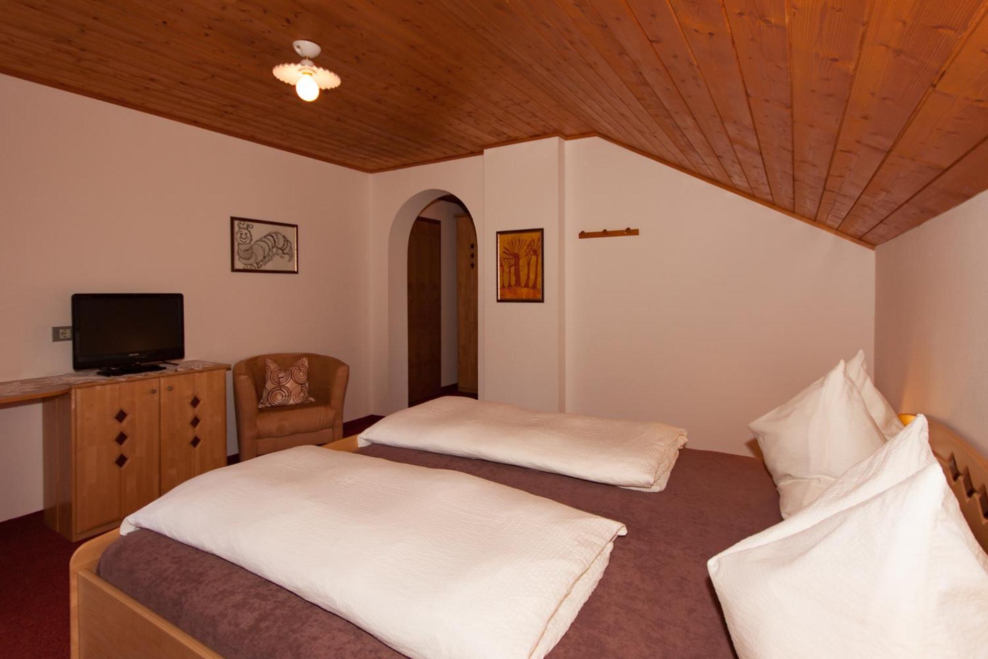 Oberlechnerhof Bed & Breakfast Разун ди Сопра Екстериор снимка