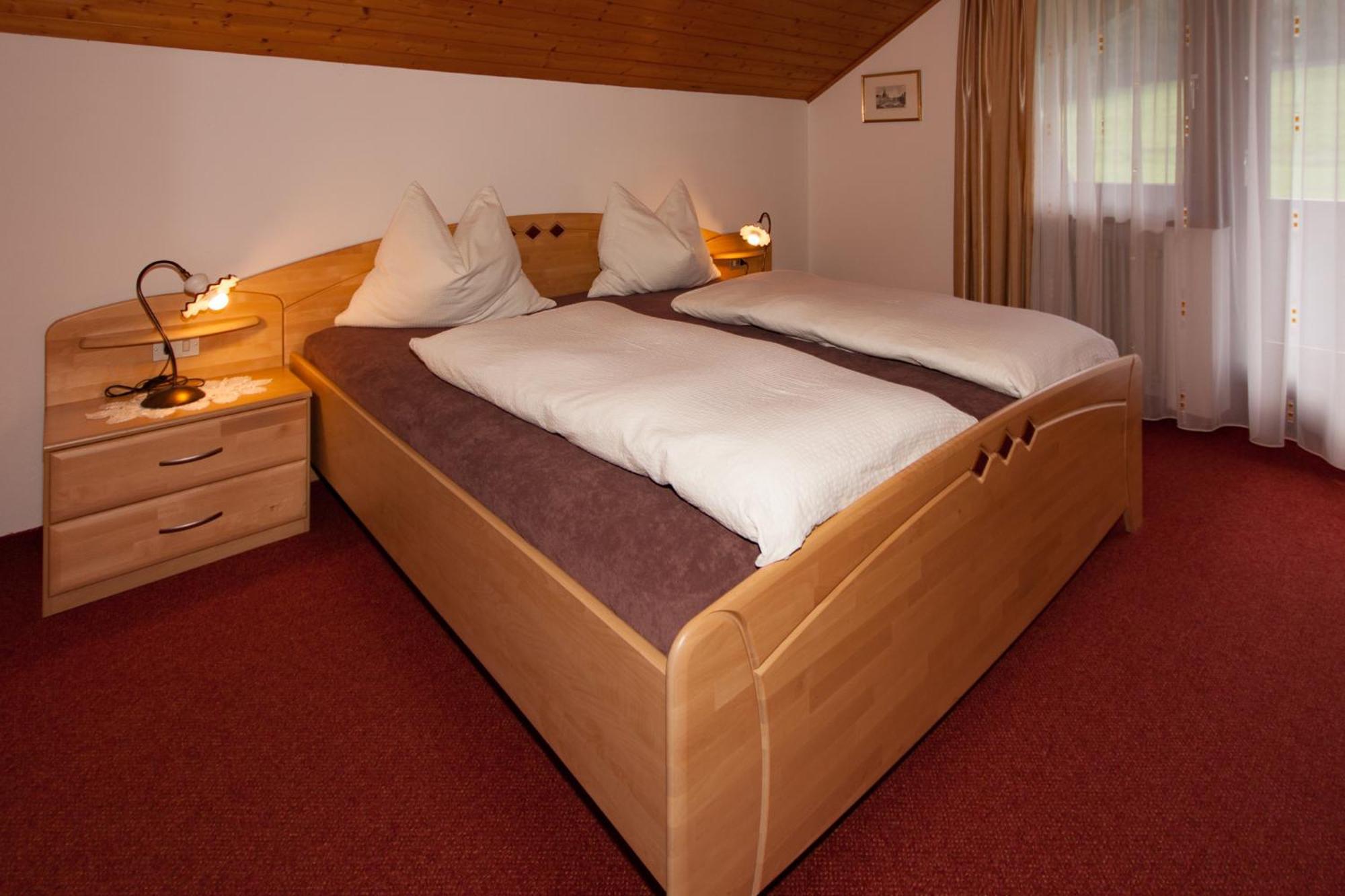 Oberlechnerhof Bed & Breakfast Разун ди Сопра Екстериор снимка