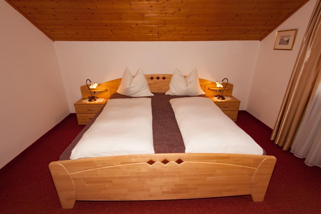 Oberlechnerhof Bed & Breakfast Разун ди Сопра Екстериор снимка