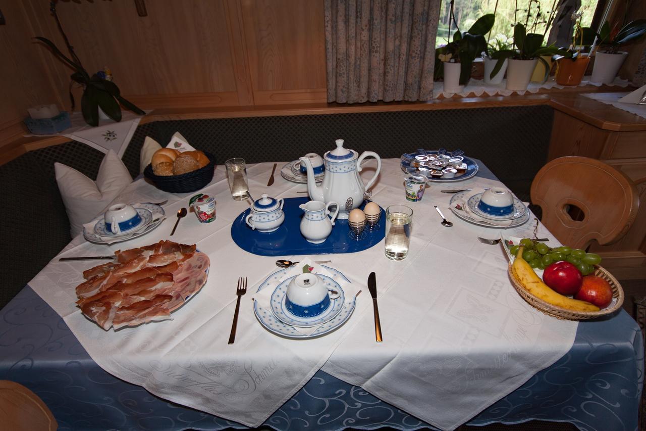 Oberlechnerhof Bed & Breakfast Разун ди Сопра Екстериор снимка